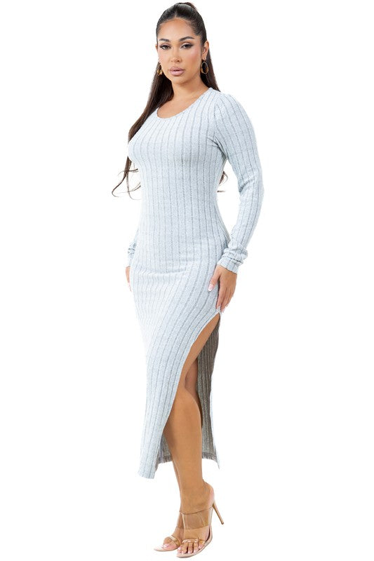 WOMEN'S LONG MAXI DRESS WITH LONG SLEEVES - Nexusni